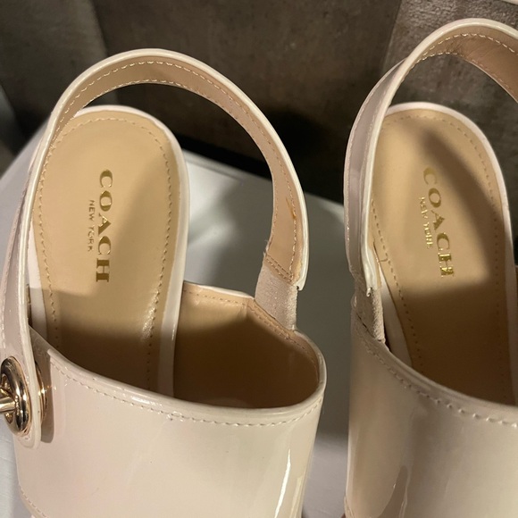 Coach 👡 women’s size 8.5B - Picture 2 of 12